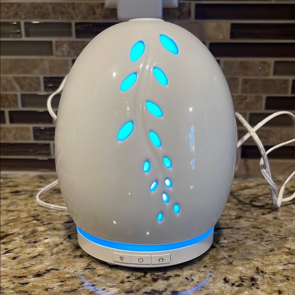 Elegant White Color Changing Aroma Diffuser - Picture 7 of 14